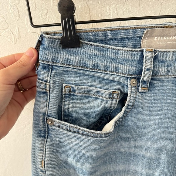 Everlane Curvy Cheeky Jean 26 Crop Light Wash - Picture 8 of 11